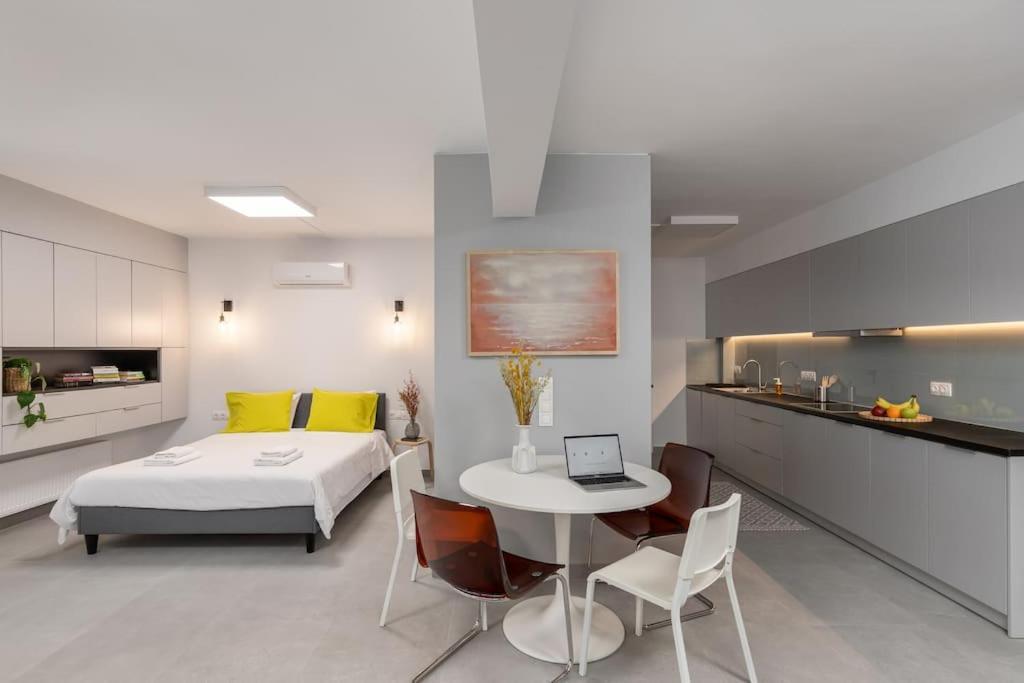 Stylish Studio Downtown Atene Esterno foto